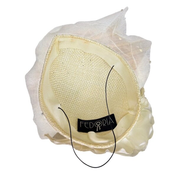 Fedoria Womens Cream Straw & Silk Fascinator With Tulle & Floral Accent OS